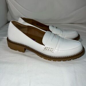 Dolce Vita Catalina White Leather Loafers with Brown Sole Size 8.5